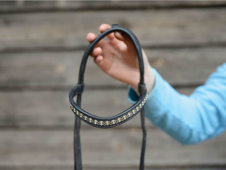 Attaching the browband to the headpiece of the bridle
