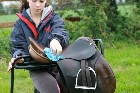 girl tack cleaning